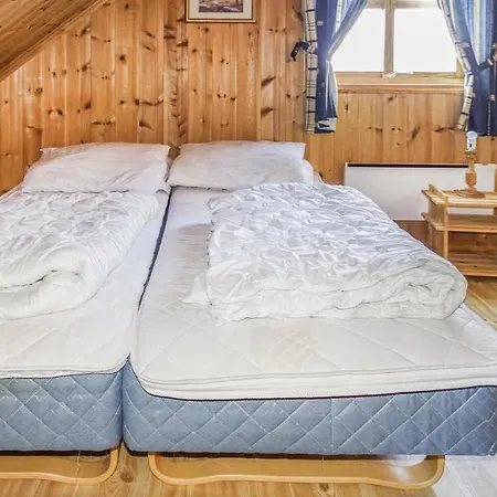 Nice In Kvalavg With 4 Bedrooms, Sauna And Internet *