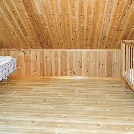 Nice In Kvalavg With 4 Bedrooms, Sauna And Internet Ferienhaus Avaldsnes