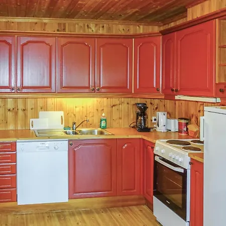 Nice In Kvalavg With 4 Bedrooms, Sauna And Internet *